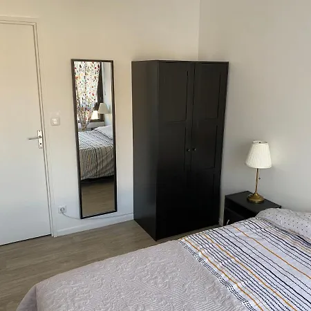 Proche Du Stade Arena La Defense *